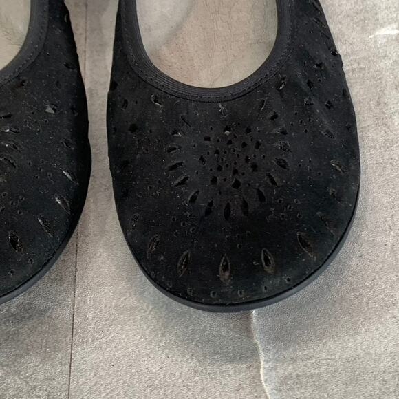 DAVID TATE Women's Narrow Black Leather Proud Perforated Cushioned Pumps SZ 8.5N - Picture 5 of 10